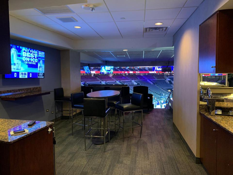 wells-fargo-center-club-suite-interior-1_960